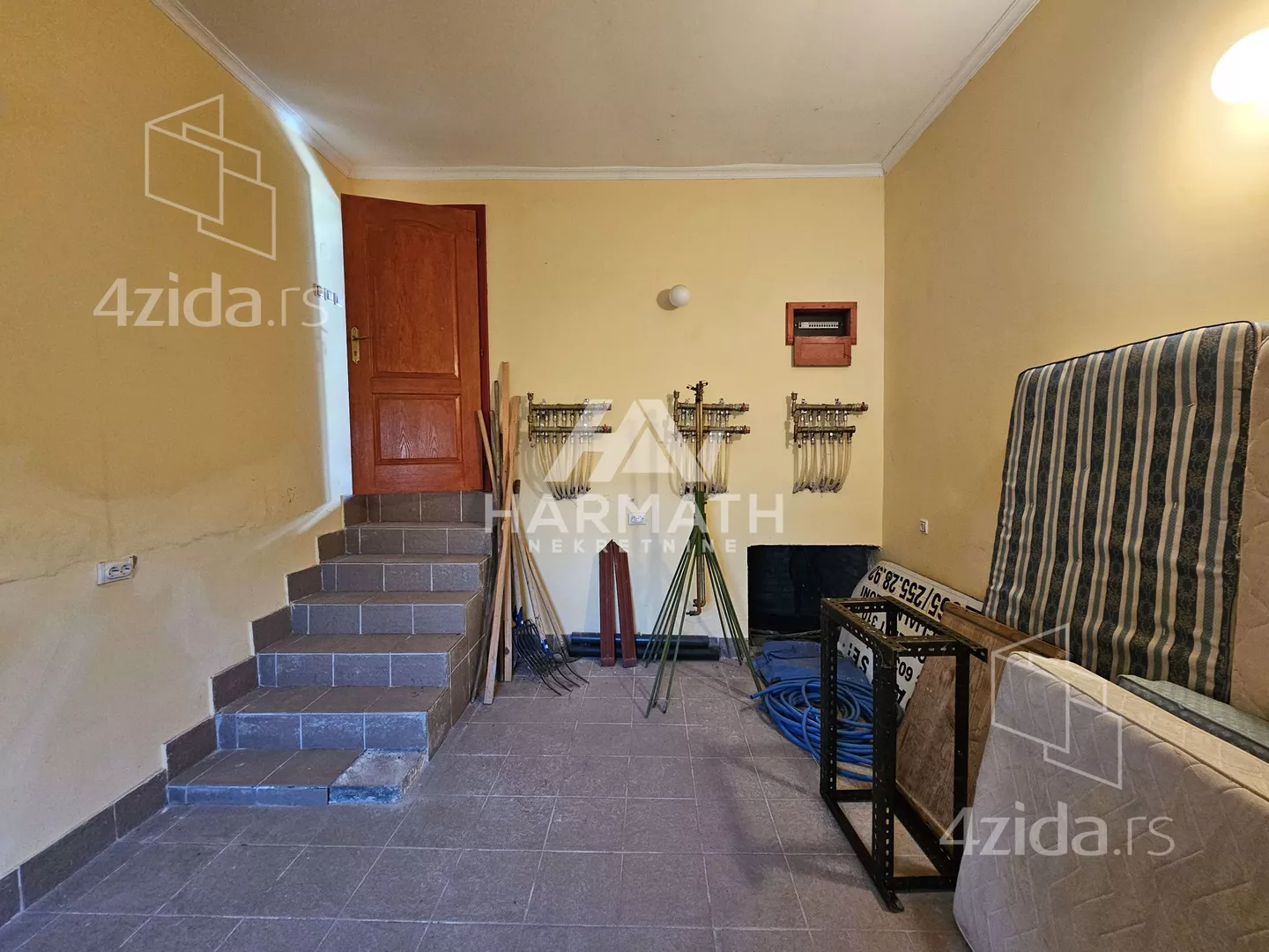 Poslovna zgrada | 4zida