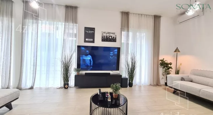 Šestosoban stan | 4zida