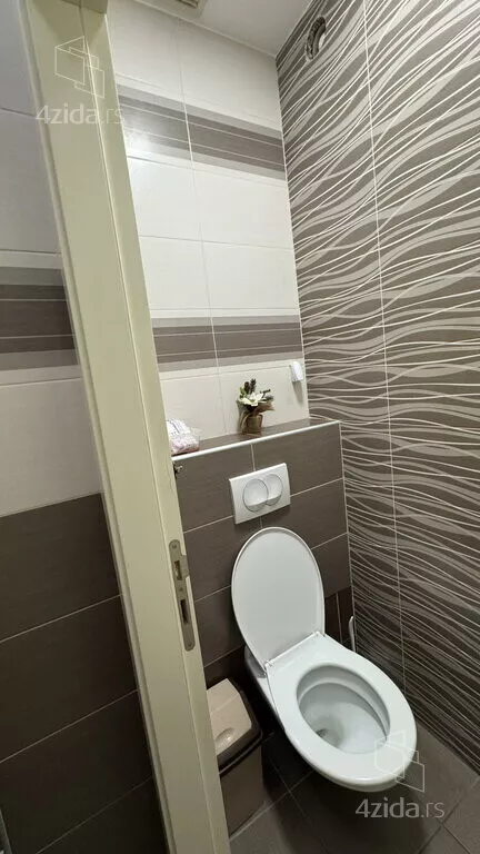 Сдается коммерческое помещение, Partizanska, 900€, 94m² — фото