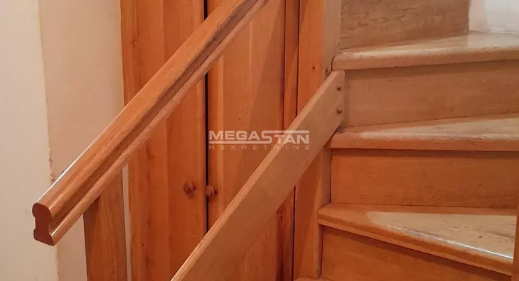 Šestosoban stan | 4zida