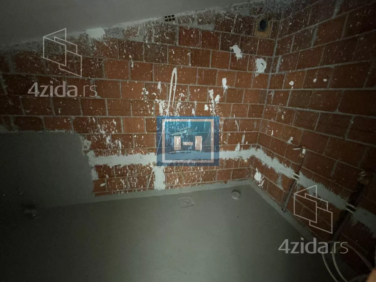 Šestosoban stan | 4zida