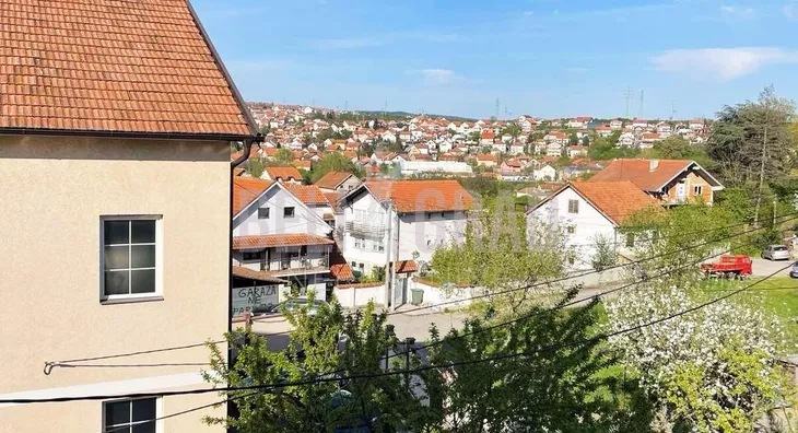 Četvoroiposoban stan | 4zida