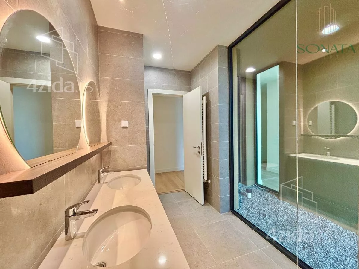 Šestosoban stan | 4zida