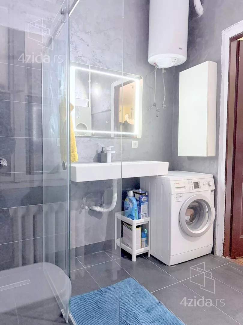 Četvoroiposoban stan | 4zida