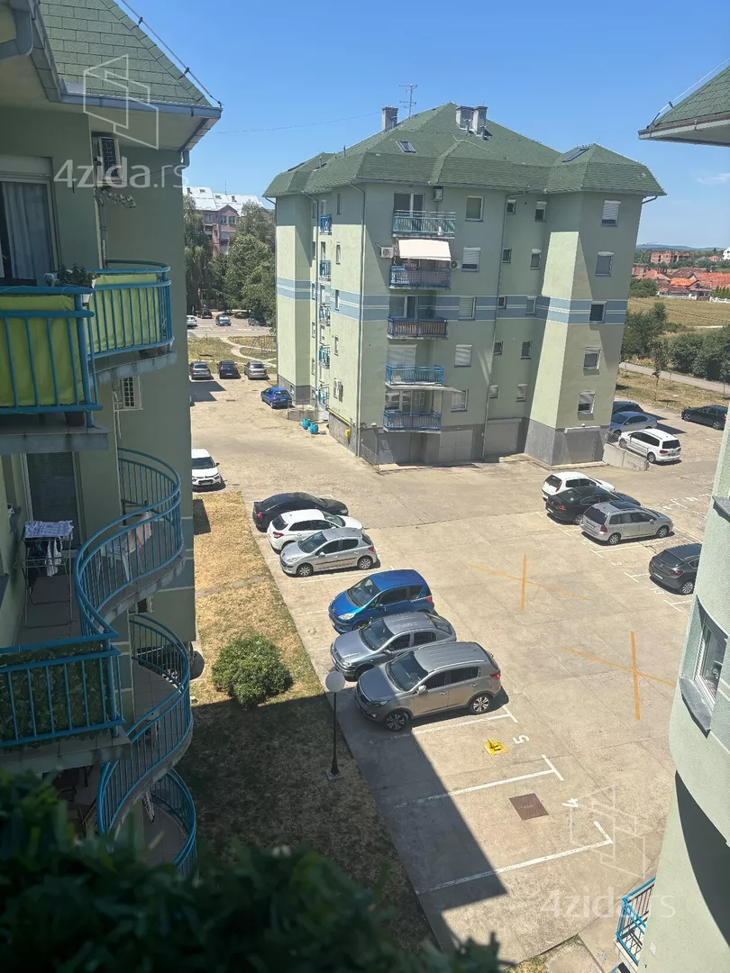 Šestosoban stan | 4zida