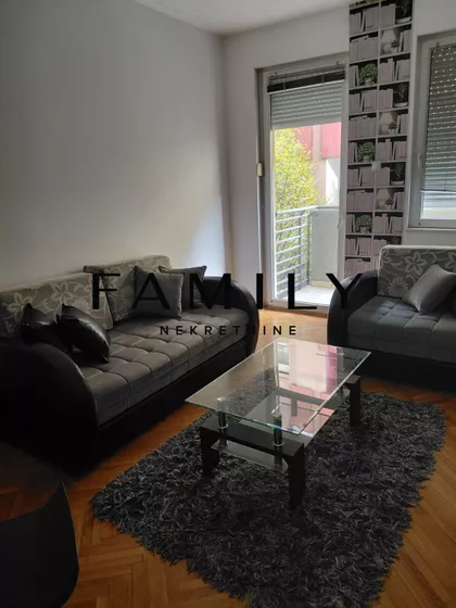 Petra Drapšina | 4zida.rs