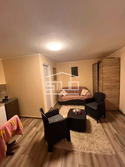 Julino Brdo | 4zida.rs