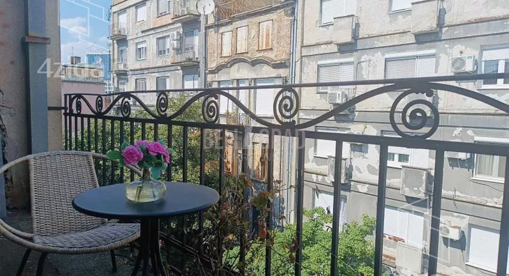 Šestosoban stan | 4zida