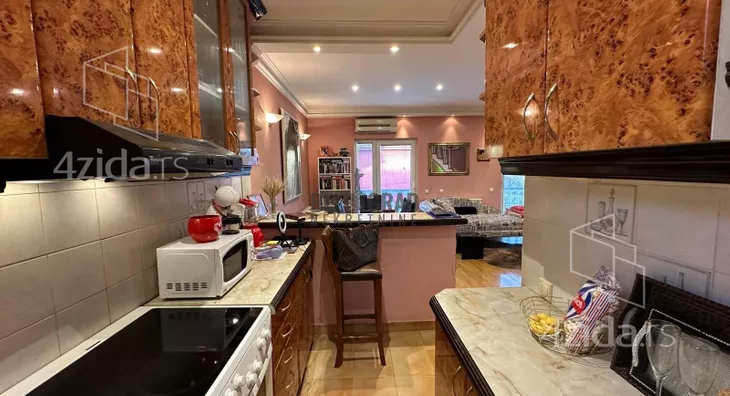 Sedmosoban stan | 4zida