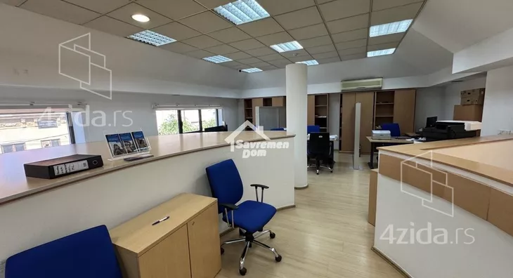 Poslovna zgrada | 4zida