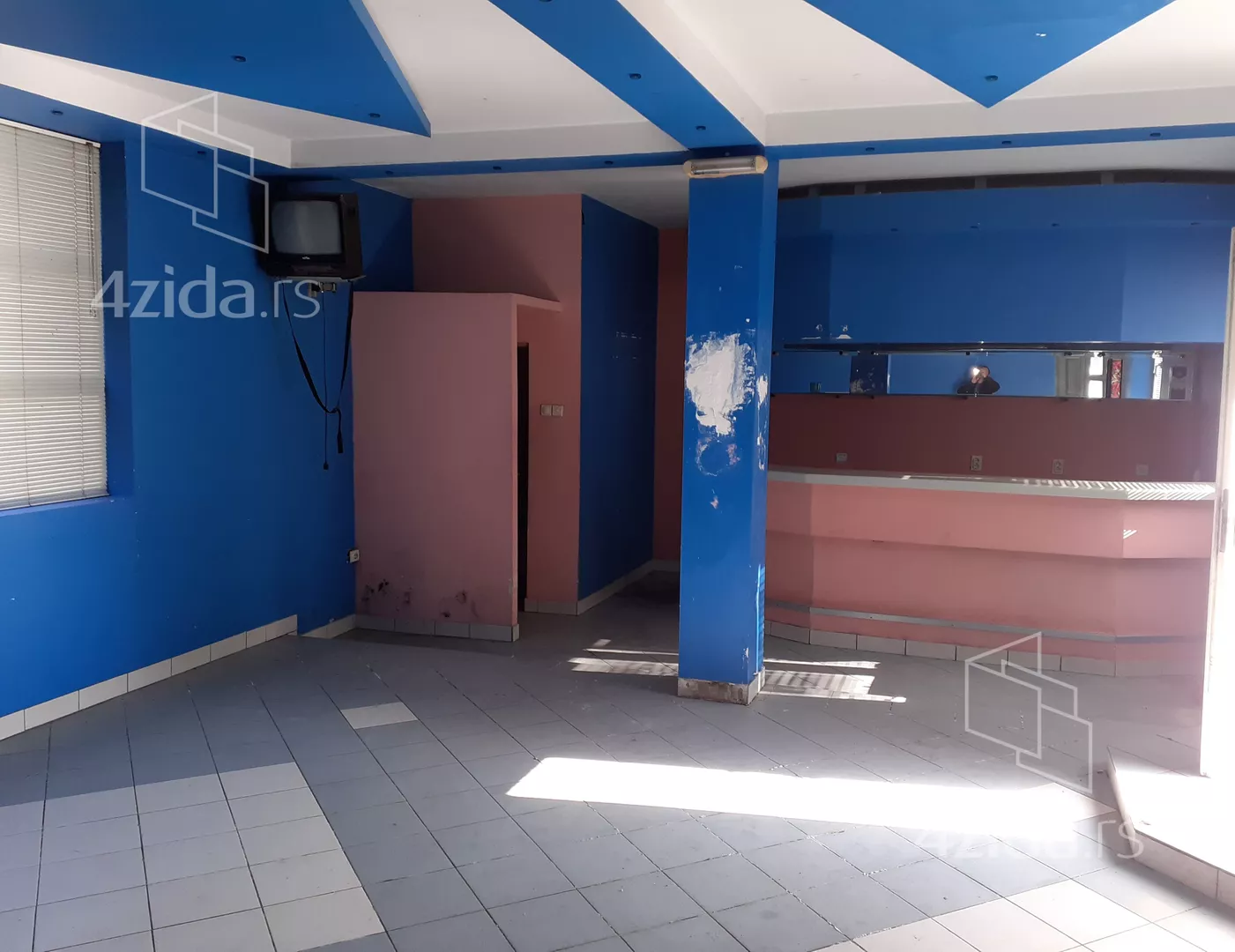 Poslovna zgrada | 4zida