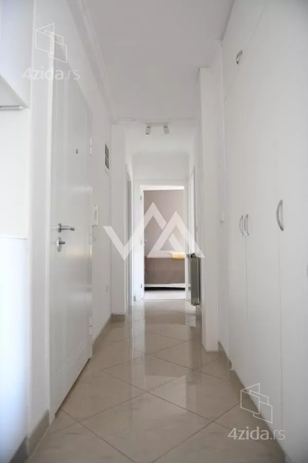 Šestosoban stan | 4zida