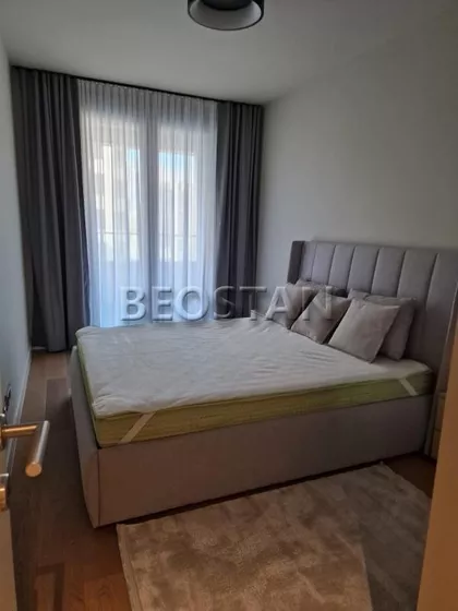 Tadije Sondermajera | 4zida.rs