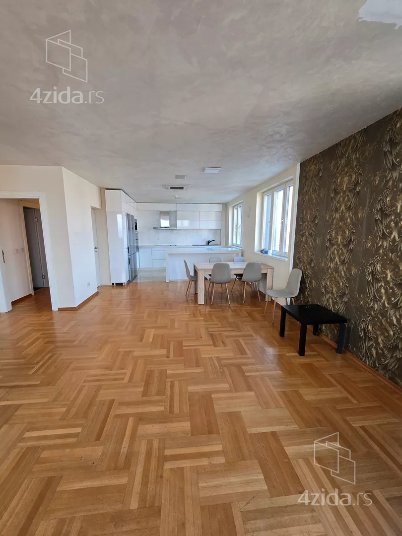 Šestosoban stan | 4zida