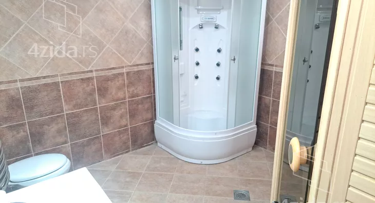 5-etažna kuća | 4zida