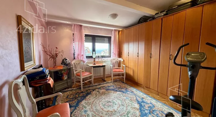 Četvoroiposoban stan | 4zida