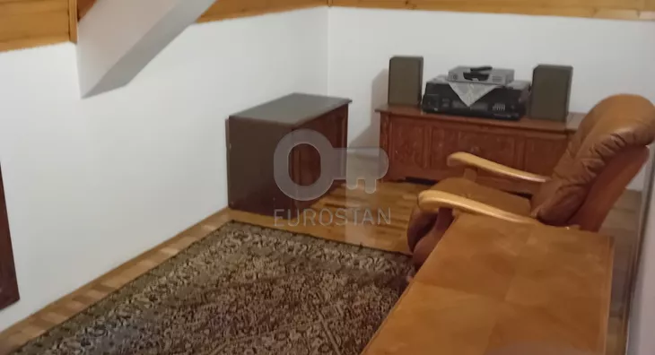 Šestoiposoban stan | 4zida