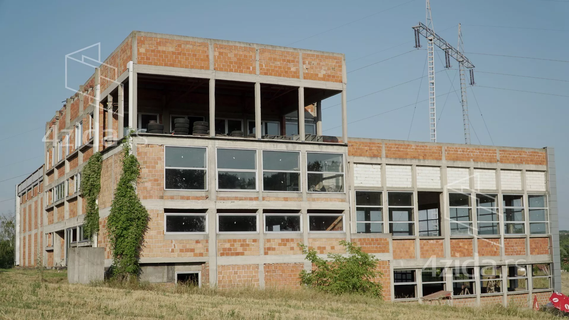 Poslovna zgrada | 4zida