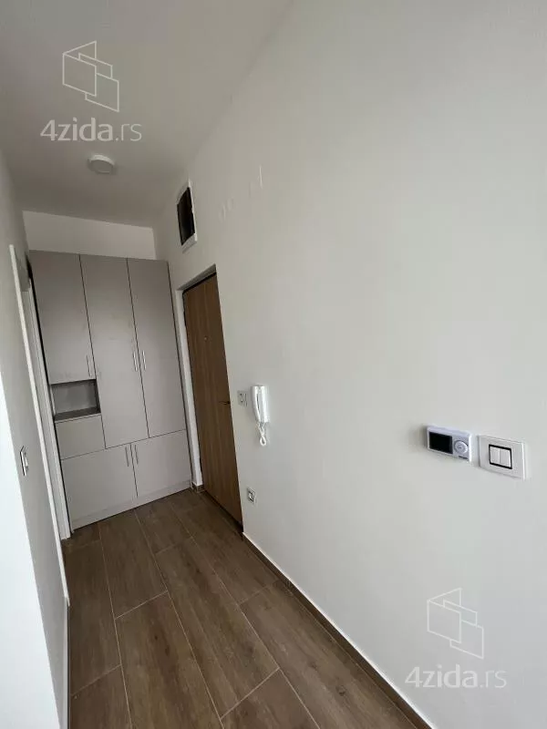 Šestosoban stan | 4zida