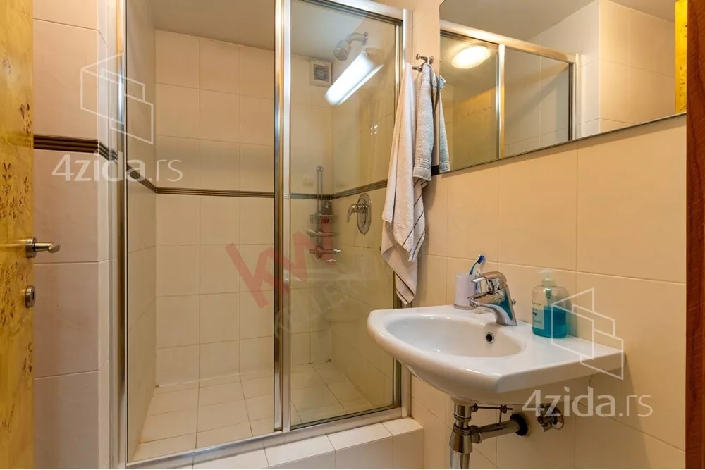 4-etažna kuća | 4zida