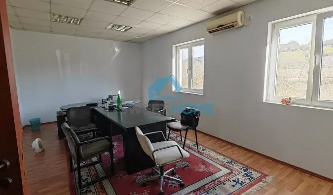 Poslovna zgrada | 4zida