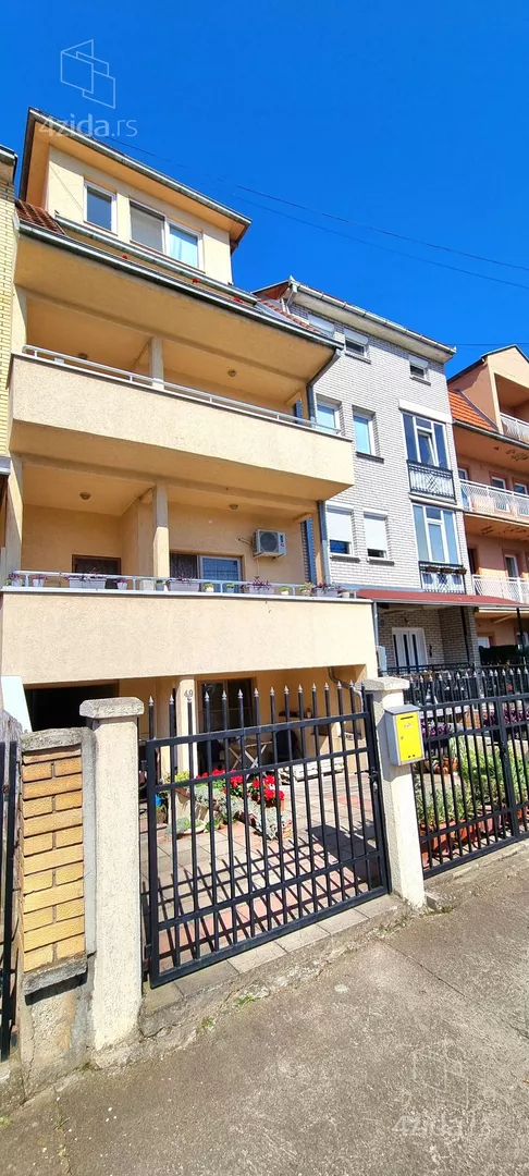 5-etažna kuća | 4zida