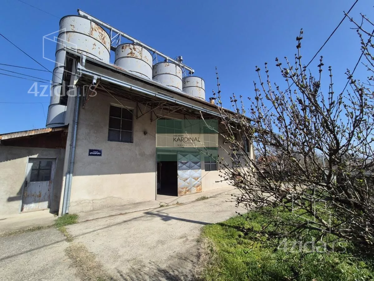 Poslovna zgrada | 4zida