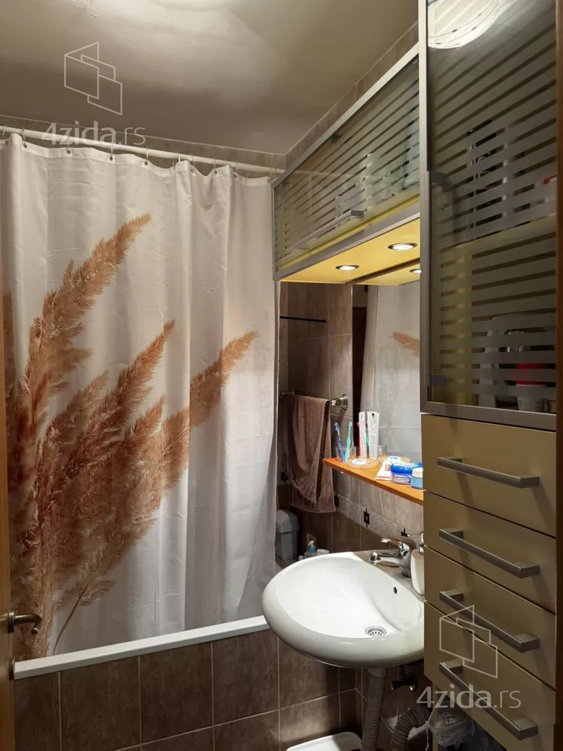 Četvoroiposoban stan | 4zida