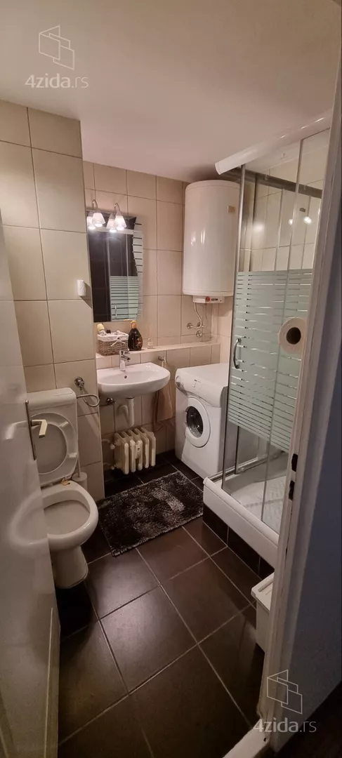 Petosoban stan | 4zida