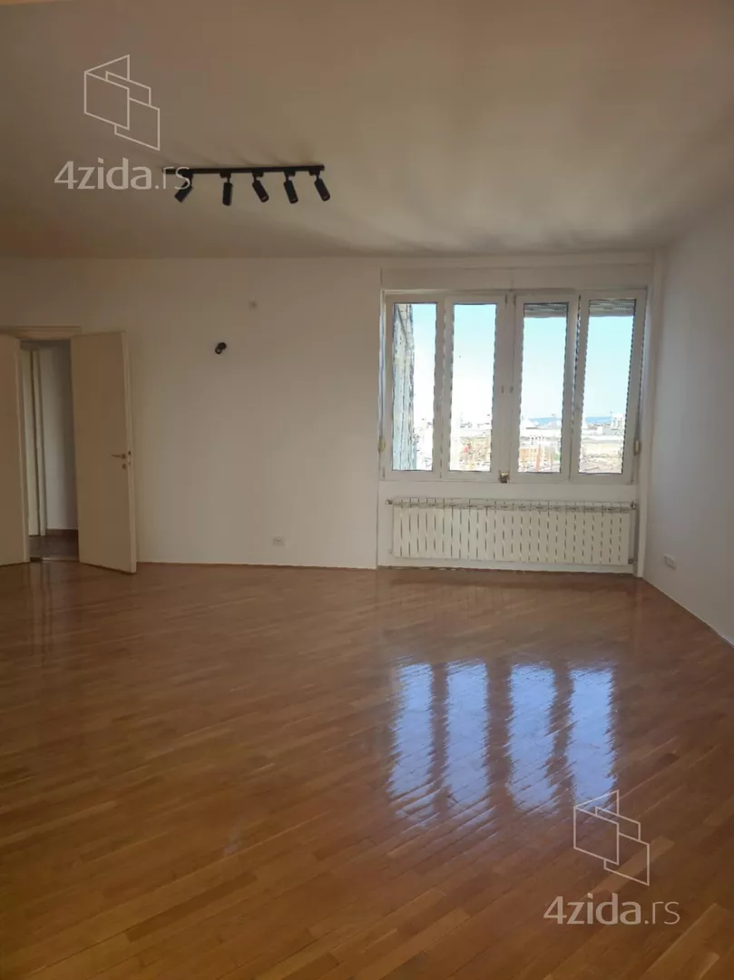 Šestosoban stan | 4zida
