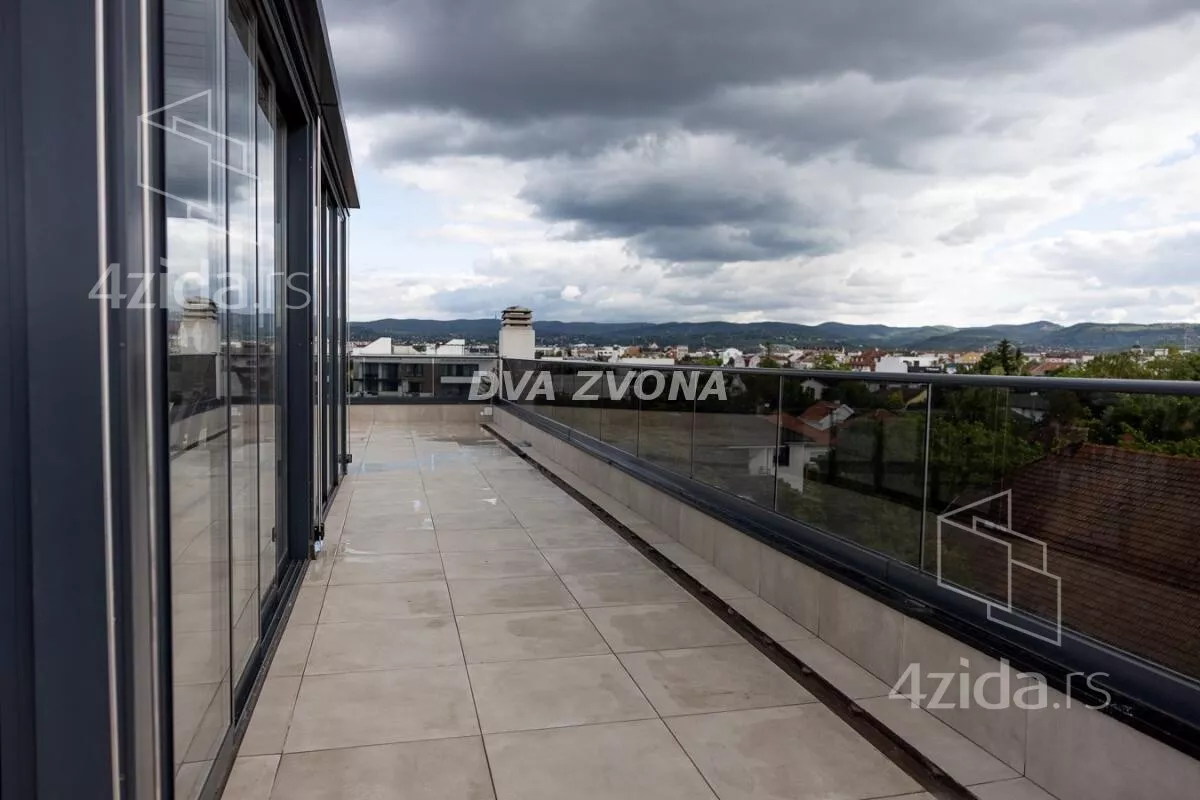 Petosoban stan | 4zida