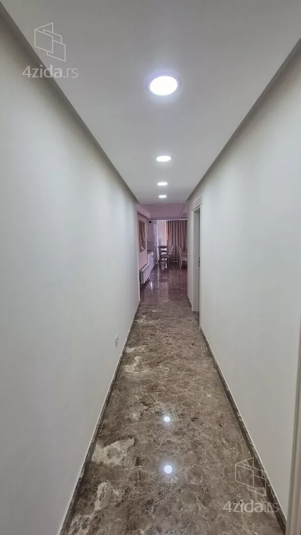 Četvoroiposoban stan | 4zida