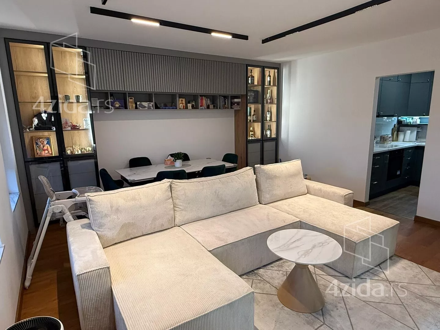 Dvoiposoban stan | 4zida