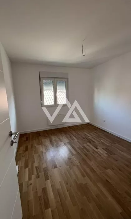 Ugrinovački put | 4zida.rs
