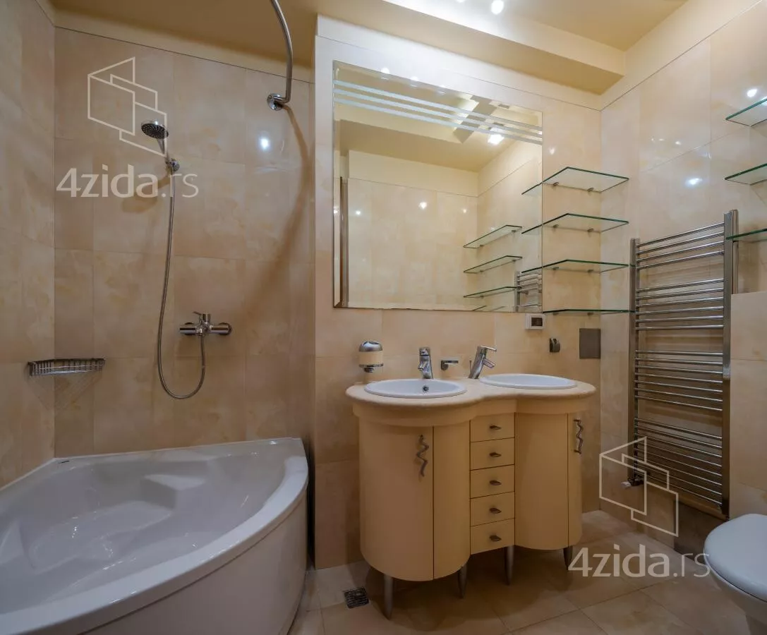 Petosoban stan | 4zida