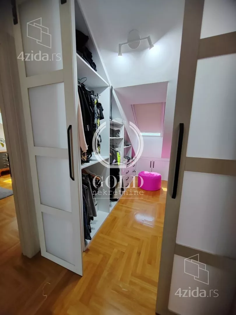 Četvoroiposoban stan | 4zida