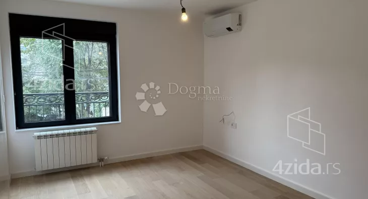 Šestoiposoban stan | 4zida