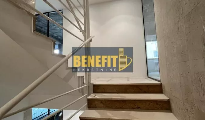 Poslovna zgrada | 4zida