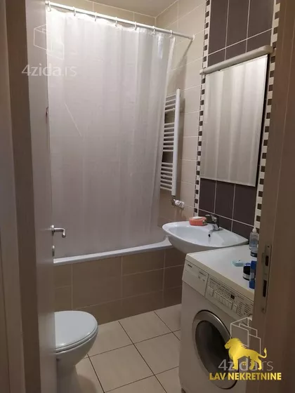 LAZE NANČIĆA | 4zida.rs