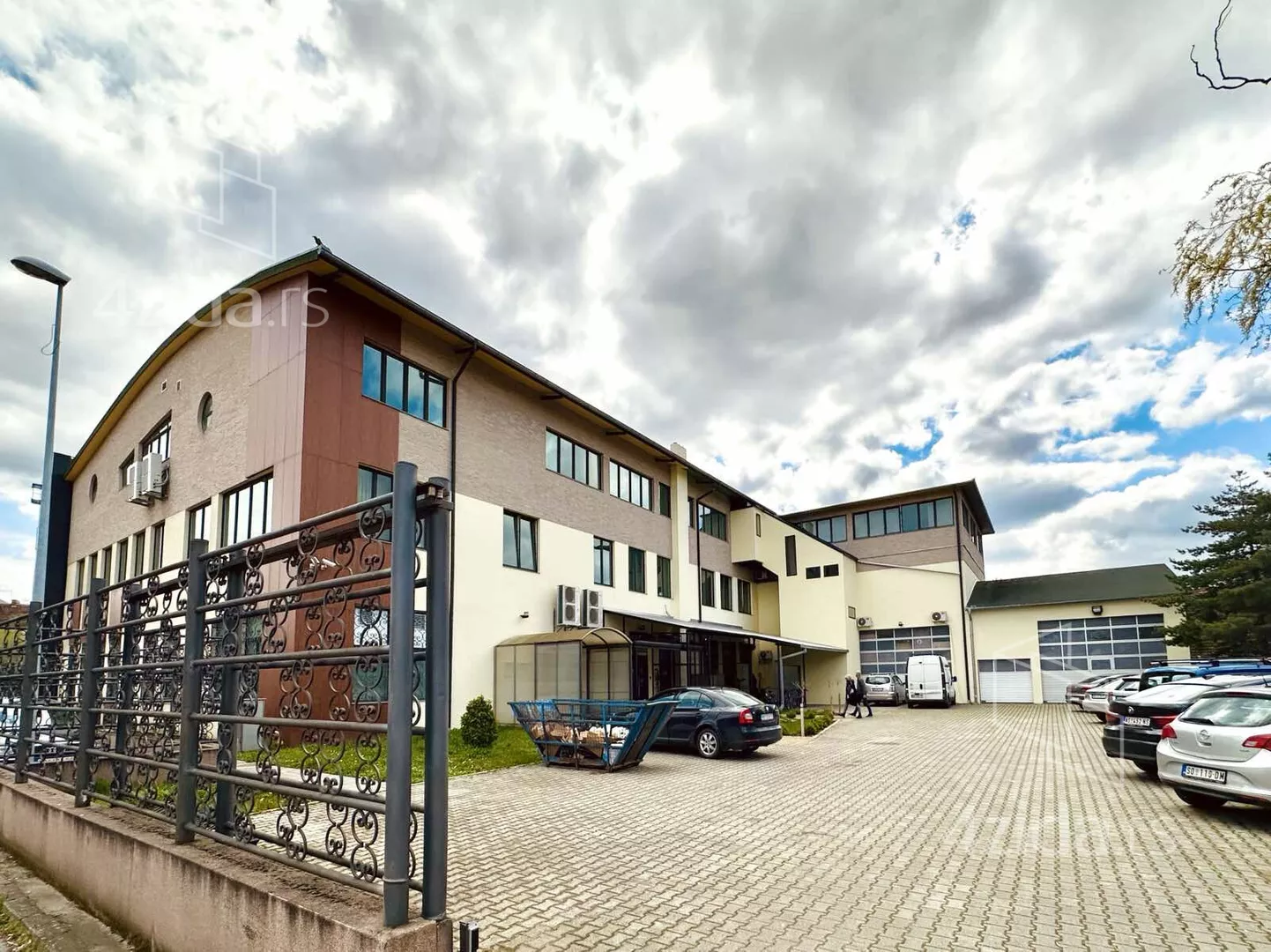 Poslovni prostor | 4zida