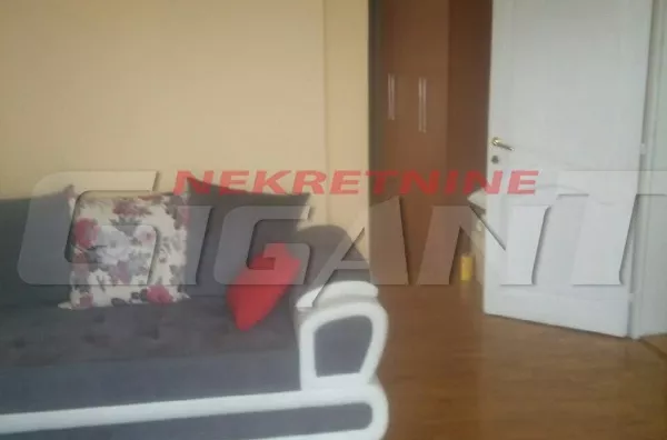 Šestosoban stan | 4zida