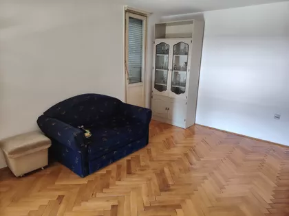 Dušana Uroševića 12 | 4zida.rs