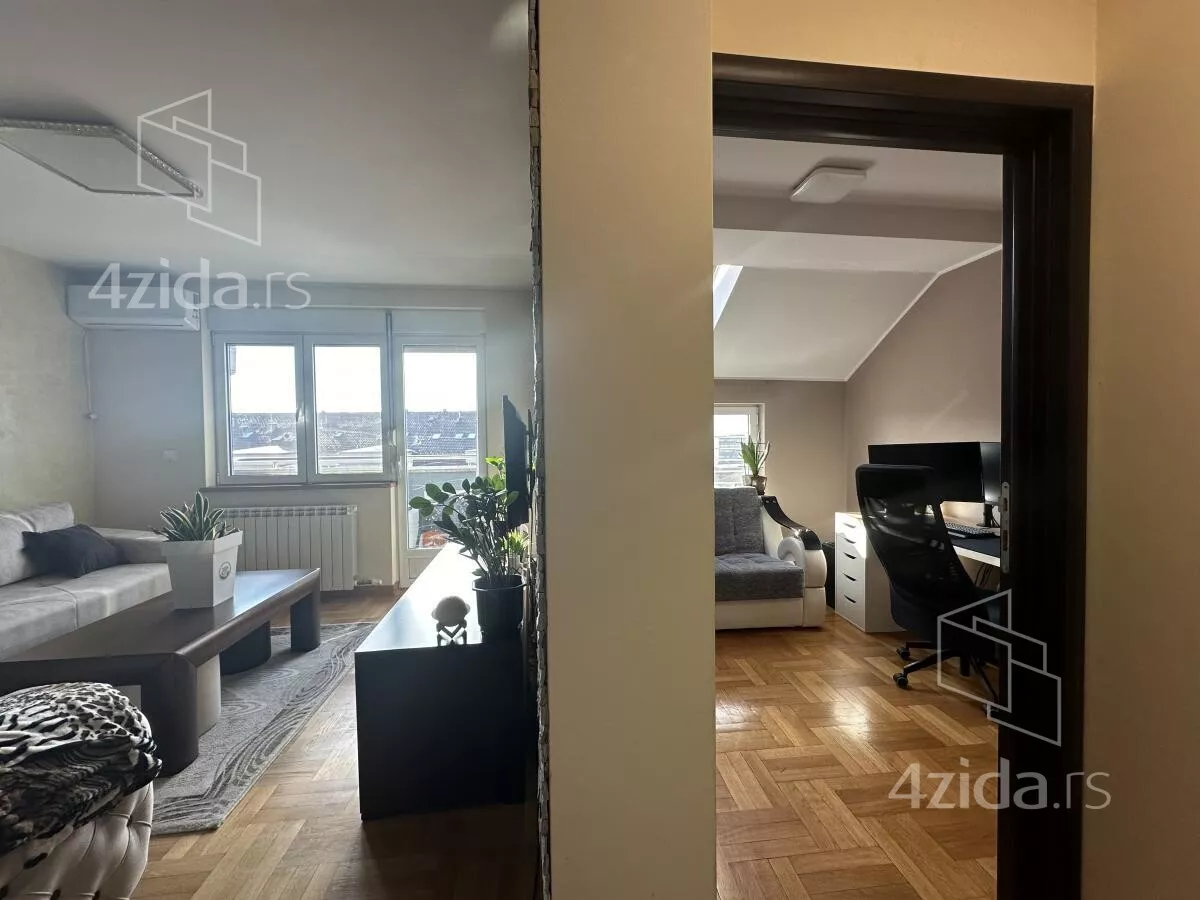 Troiposoban stan | 4zida