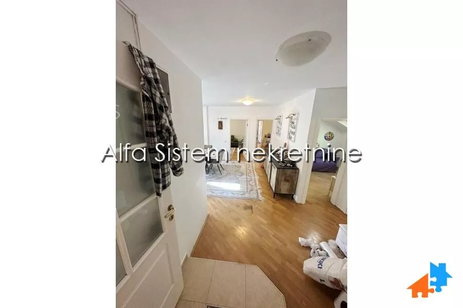 Petosoban stan | 4zida