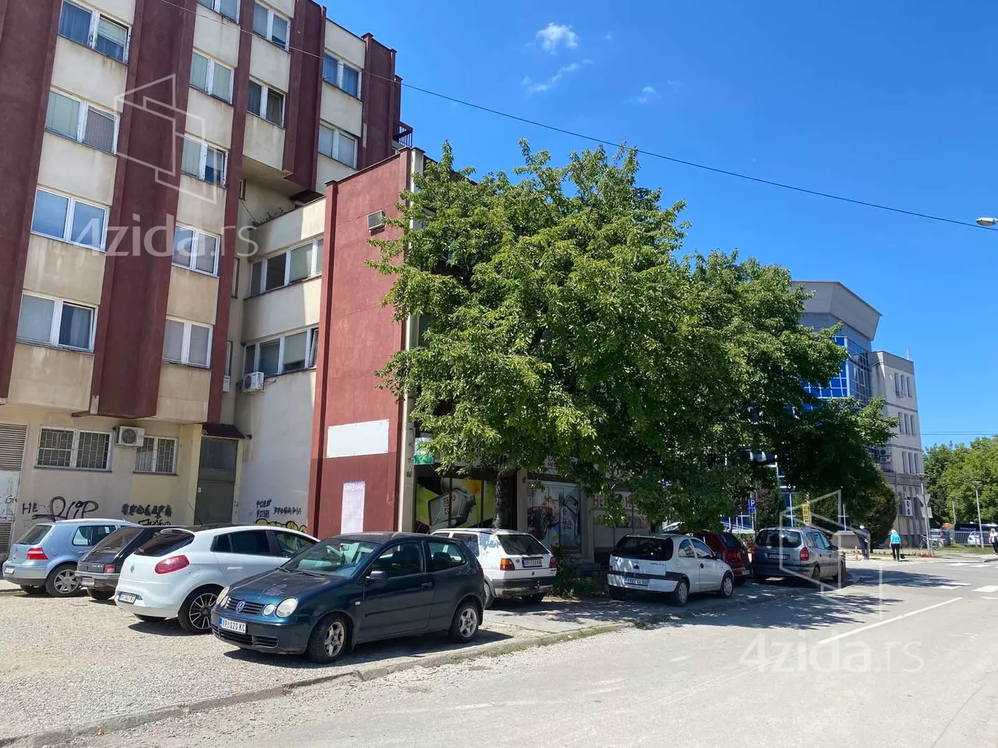 Poslovna zgrada | 4zida