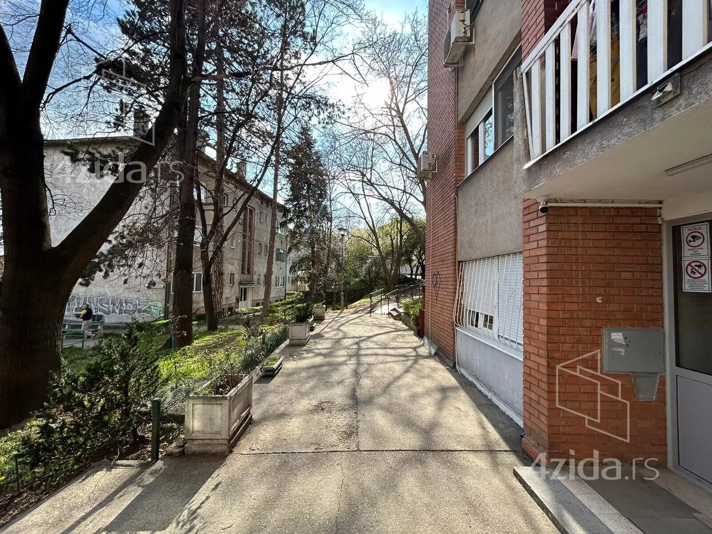 Četvoroiposoban stan | 4zida