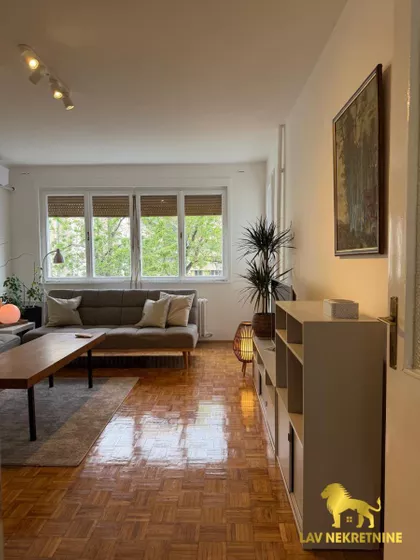 VLADIMIRA NAZORA | 4zida.rs