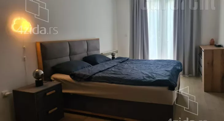 Šestosoban stan | 4zida