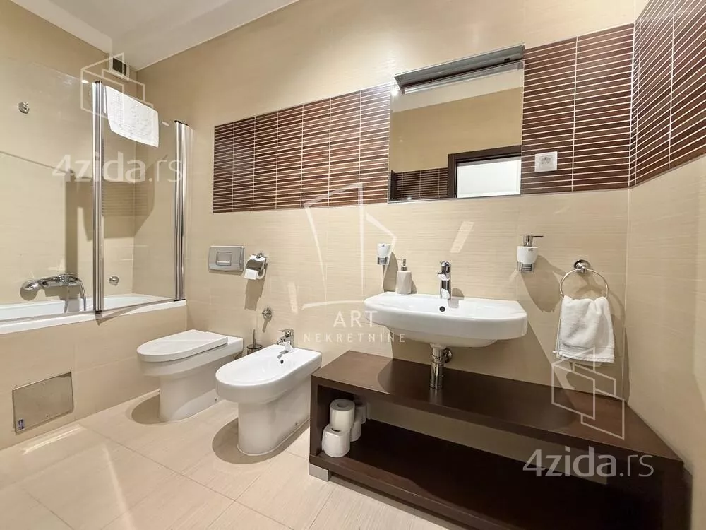 Petosoban stan | 4zida