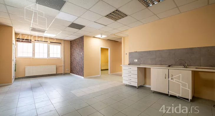 Poslovna zgrada | 4zida